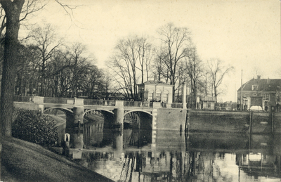 2278 Gezicht op de Tolsteegbrug over de Stadsbuitengracht te Utrecht.